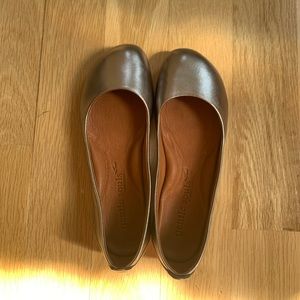 NWOT Gentle Souls Bayberry MT Silver Flats